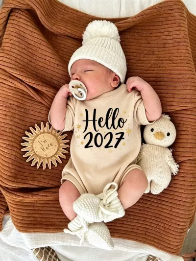 Hello 2027 New Year Baby Bodysuit, Beige Short Sleeve Birth Announcement Outfit, Gold Stars I'm Here Sun Disc Design, Infant Holiday Keepsake